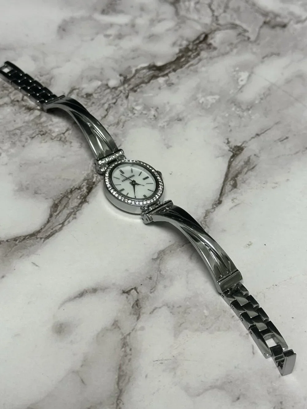 Armitron Watch Women Silver Tone Crystal Bezel Oval Dial New Battery 7 Inch